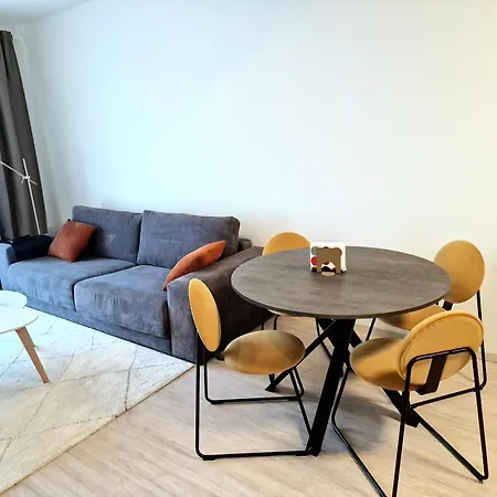 Elegant Urban With Parking Spot Apartment Bratislava